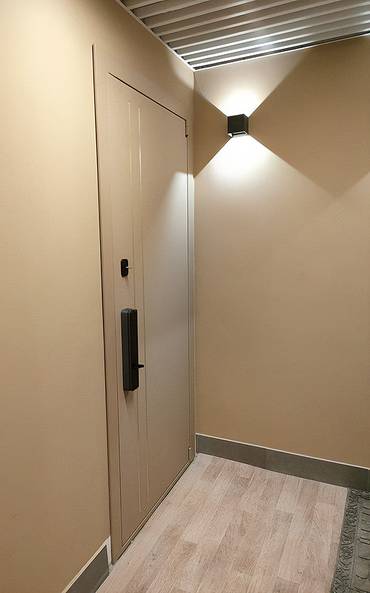 Дверь с электронным замком