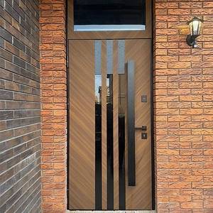 Дверь с фрамугой и бугельной ручкой