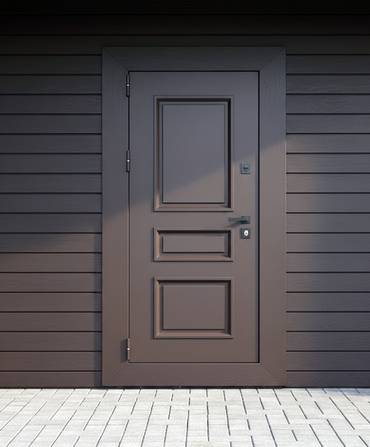 Дверь с металлобагетом